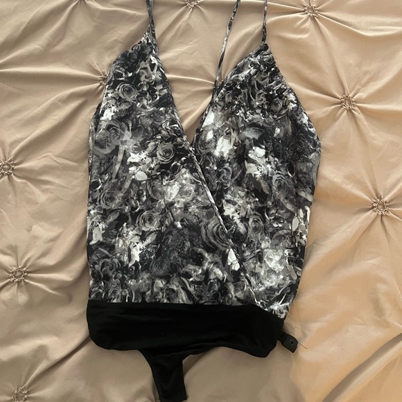 Bebe Floral Bodysuit - Picture 1 of 10
